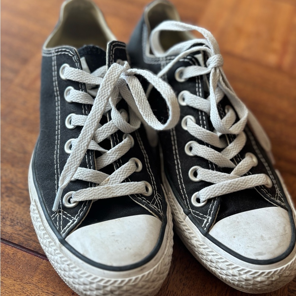 Stylish Black and White Men's Sneakers